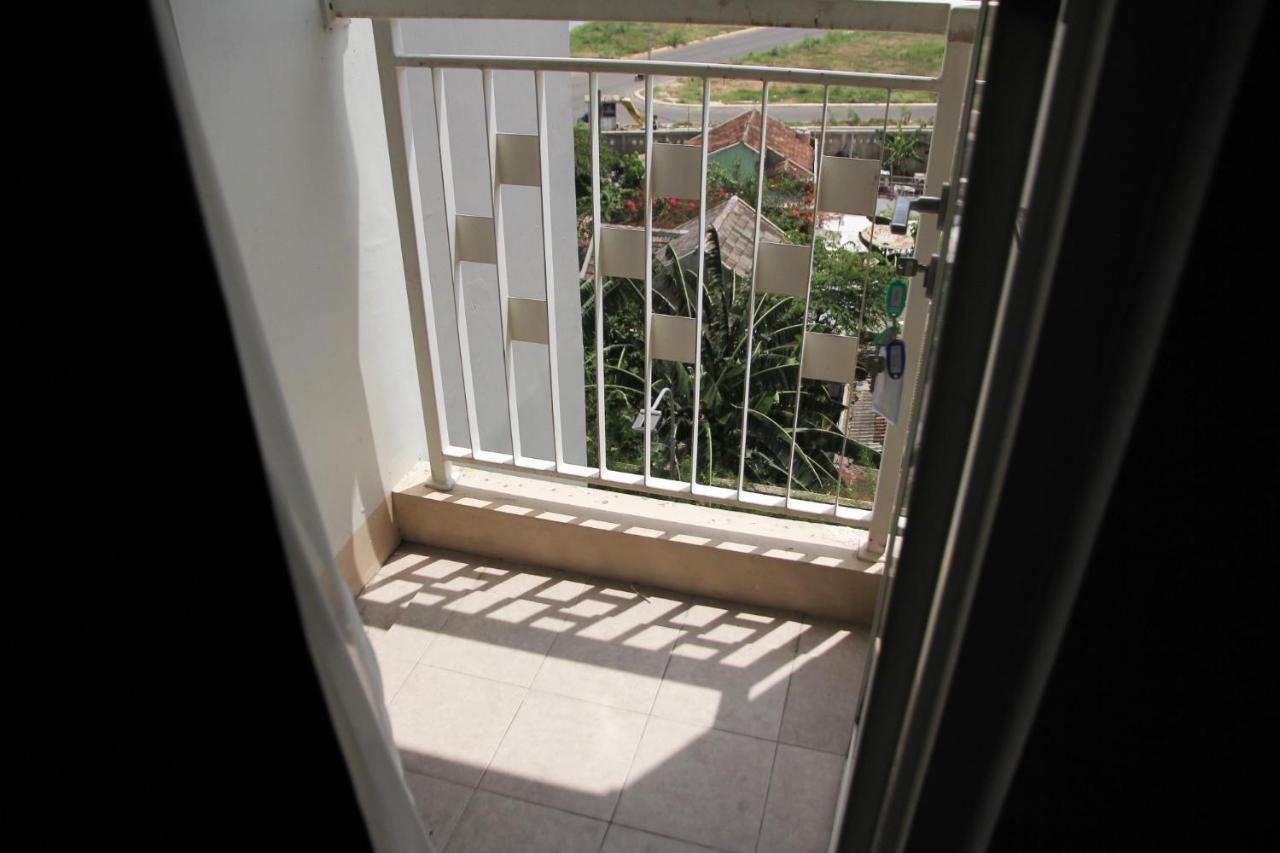 Modern And Comfortable Studio Apartment Springlake Summarecon Near Summarecon By Travelio Bekasi Exterior photo