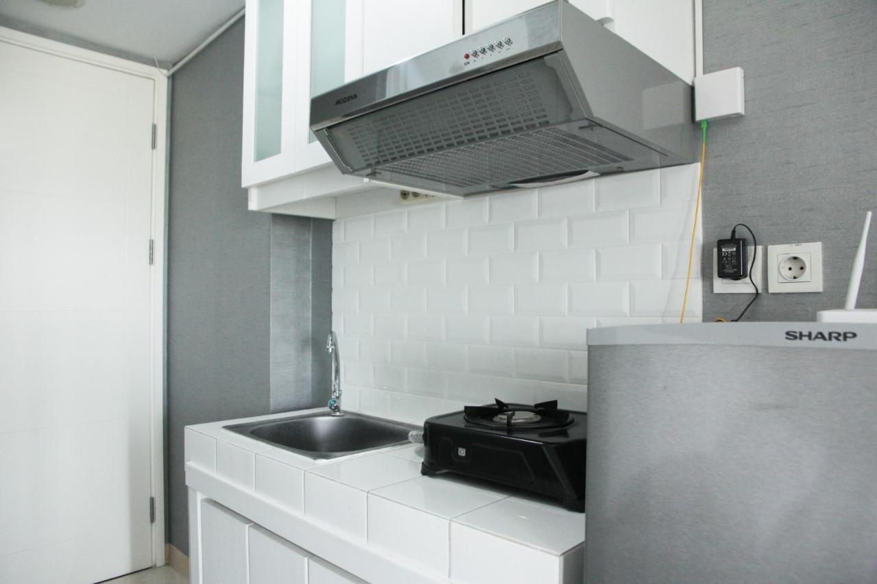 Modern And Comfortable Studio Apartment Springlake Summarecon Near Summarecon By Travelio Bekasi Exterior photo